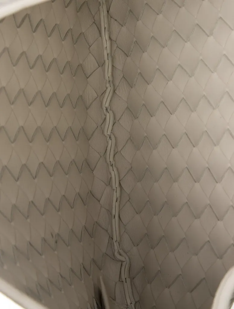 شنطة يد ناعمة وعصرية للاستخدام اليومي | Soft and modern casual handbag for everyday use