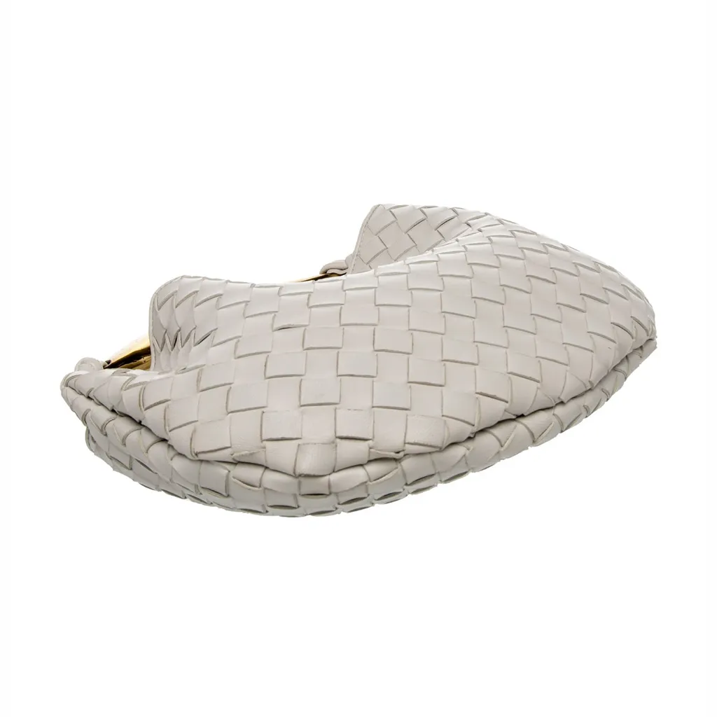 تفاصيل النسيج المضفر لشنطة PLUSHH النسائية | Woven texture details of the PLUSHH women's handbag